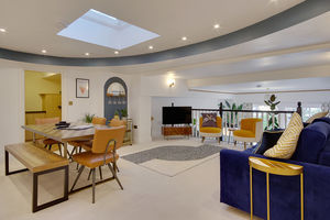 Lounge/Diner- click for photo gallery